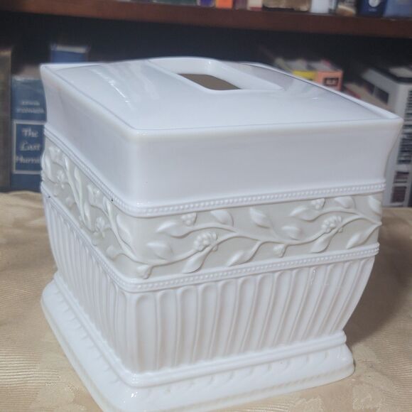 Croscill Classic Bathroom Set Antique Ivory Ceramic Tissue Box Cover w Cup MINT! - Picture 8 of 16